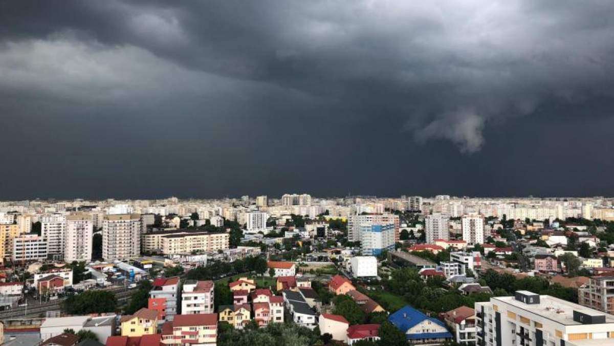 ANM, avertizări meteo de ultimă oră! Furtuni puternice şi ploi torenţiale în toate regiunile ţării