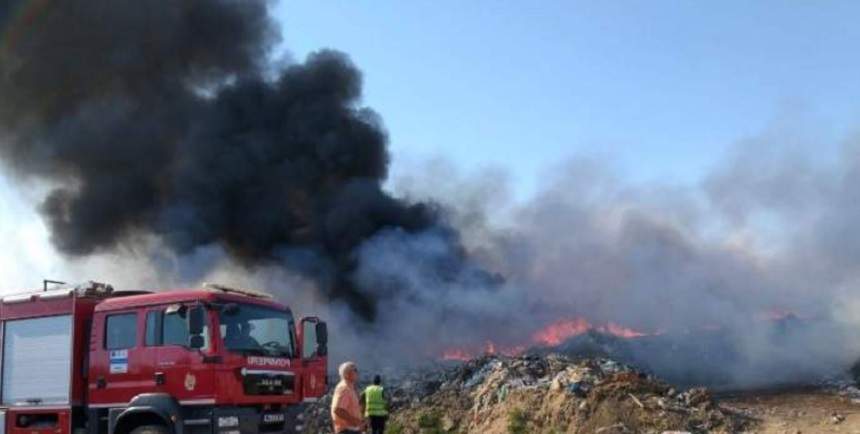 Coincidență sau mușamalizare? Incendiu puternic, la groapa de gunoi de lângă casa lui Gheorghe Dincă