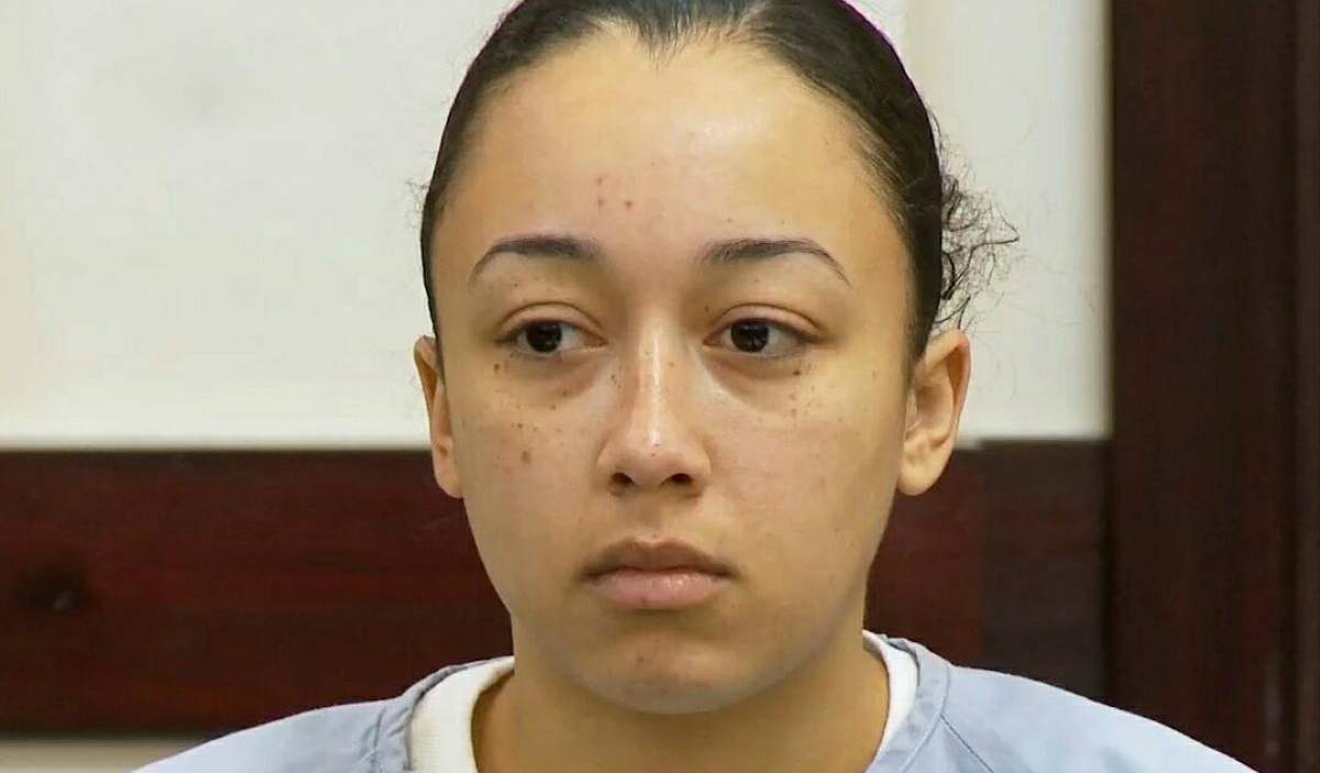 Condamnată pe viaţă pentru crimă, la vârsta de 16 ani! A fost traficată pentru sex şi l-a omorât. Acum a fost eliberată