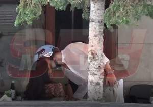 VIDEO PAPARAZZI / Adi Sînă e la picioarele Ancăi Serea! Gestul de milioane pe care artistul l-a făcut pentru soţia sa! S-a întâmplat în public
