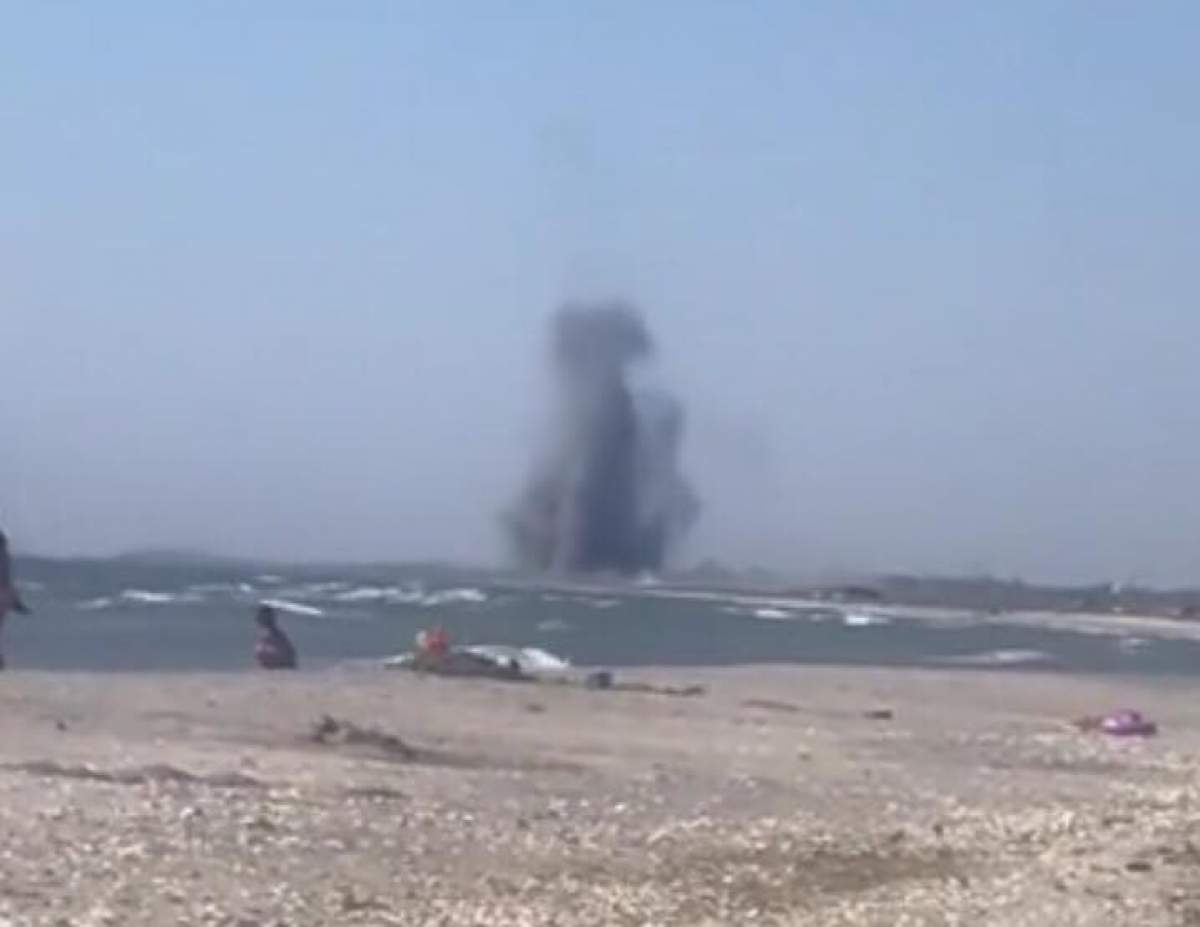 Explozii puternice pe litoralul românesc, la câțiva kilometri de turişti. VIDEO