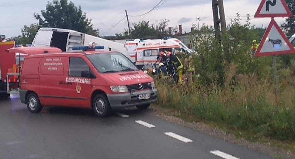 Un mort și patru răniți, în urma unui grav accident în Bihor. Imagini dramatice