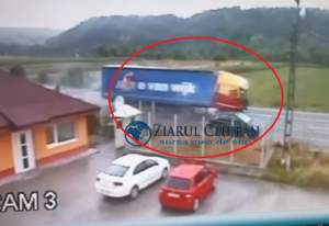 Accident mortal în Căpușu Mare, Cluj, după ce un TIR a spulberat un autoturism. Întreaga scenă a groazei, filmată! VIDEO
