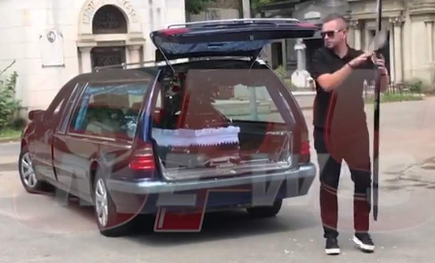 Marcel Toader a ajuns la capela Bellu. Maximilian, nedezlipit de sicriul tatălui său. VIDEO PAPARAZZI