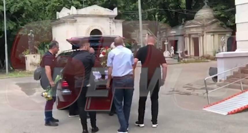 Marcel Toader a ajuns la capela Bellu. Maximilian, nedezlipit de sicriul tatălui său. VIDEO PAPARAZZI