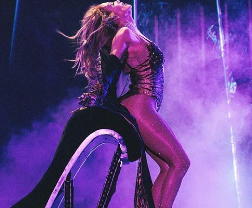 A vrut să fie super hot, dar a gafat! Jennifer Lopez, cu chiloțeii de „bunică” la vedere. Fanii și-au dat coate!