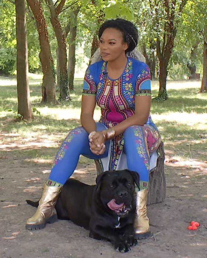 Artistă celebră, scoasă din casă de fiinţa iubită / A fost nevoită să ia o decizie radicală