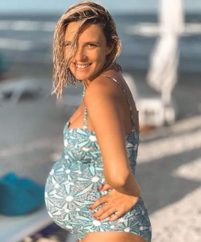Diana Dumitrescu, nerăbdătoare să devină mămică pentru prima oară! Vedeta s-a afișat în costum de baie, însărcinată în 8 luni. FOTO