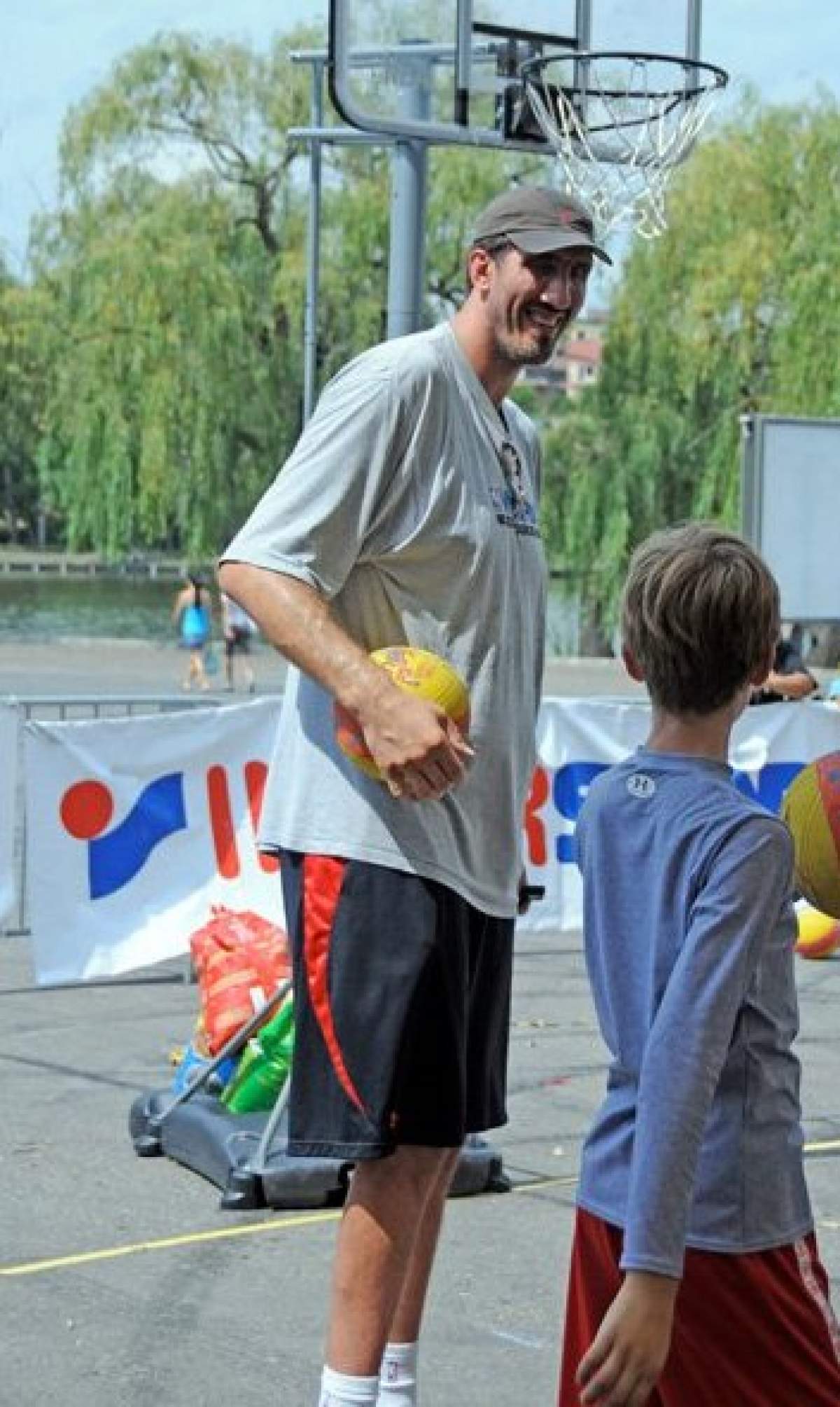 Ghiță Mureșan are 2,31 metri, iar copiii îi seamănă! Ce înălțime are soția lui. FOTO