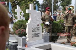 Ciprian, militarul român ucis la Kabul, a fost înmormântat. Sute de oameni au participat la slujbă. FOTO