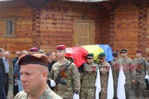 Ciprian, militarul român ucis la Kabul, a fost înmormântat. Sute de oameni au participat la slujbă. FOTO