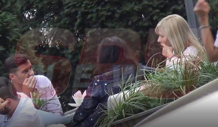 Se vede cine dictează în familie! Elena Udrea și Adrian Alexandrov, discuții și negocieri aprinse, la un restaurant din Capitală. VIDEO PAPARAZZI