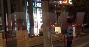 VIDEO PAPARAZZI / Secundul lui Contra, mereu pe fugă! Cum încurcă Adrian Mihalcea traficul, în timp ce-și așteaptă „caleașca”