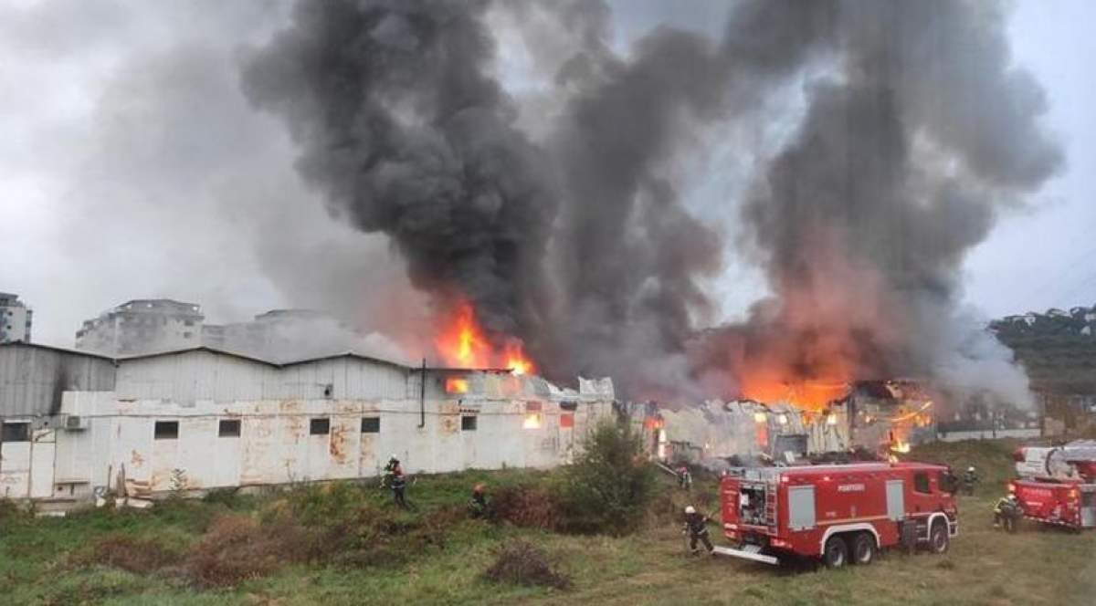 Incendiu, marţi dimineaţă, în Floreşti! Arde un depozit! Opt maşini de pompieri intervin