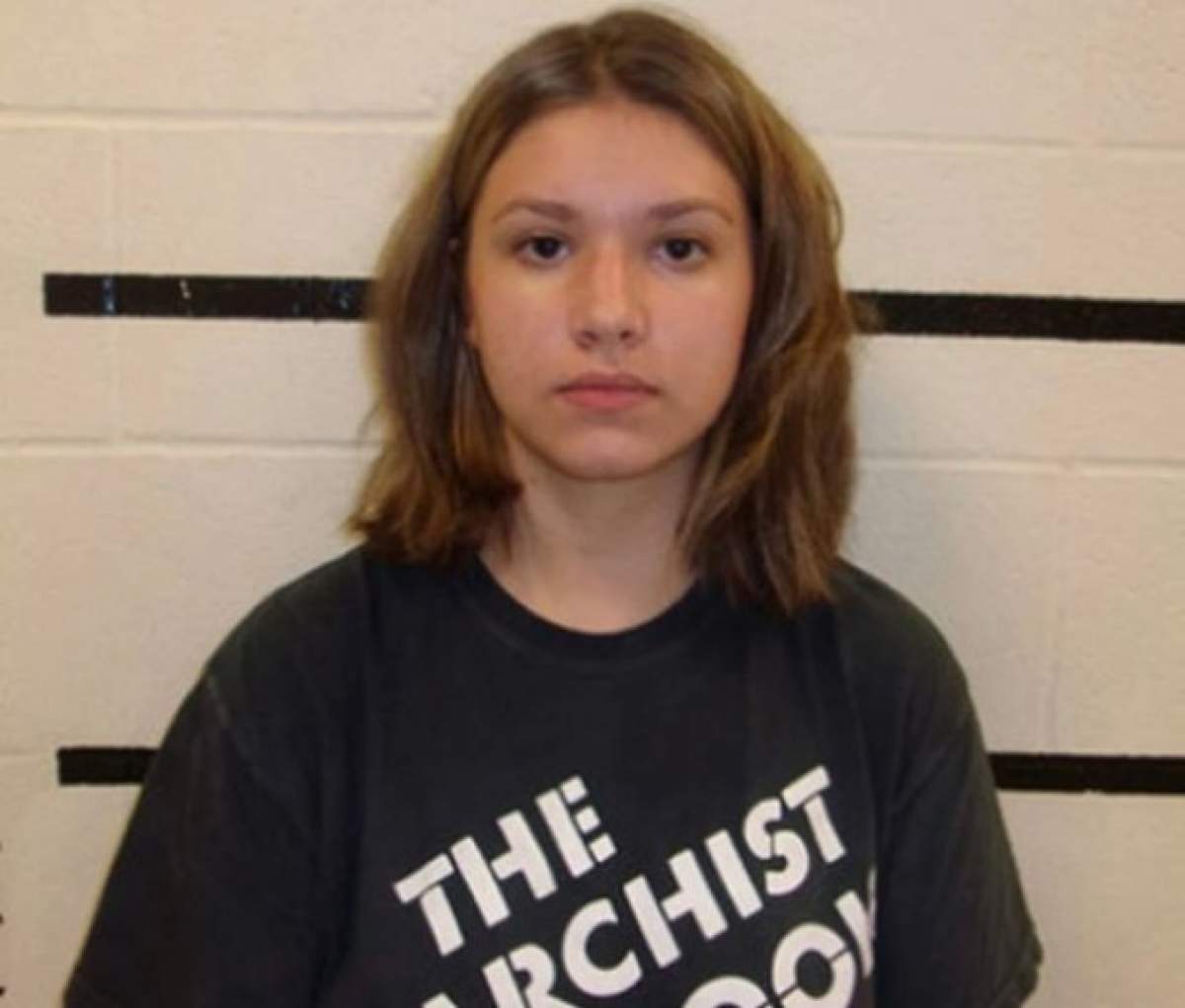 Tânără de 18 ani, arestată după ce a plănuit să împuște 400 de persoane