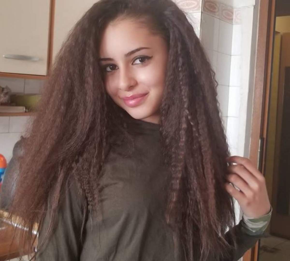 Irina, o tânără pictoriţă, are nevoie de ajutor ca să trăiască. Adolescenta este măcinată de o boală gravă de ani buni