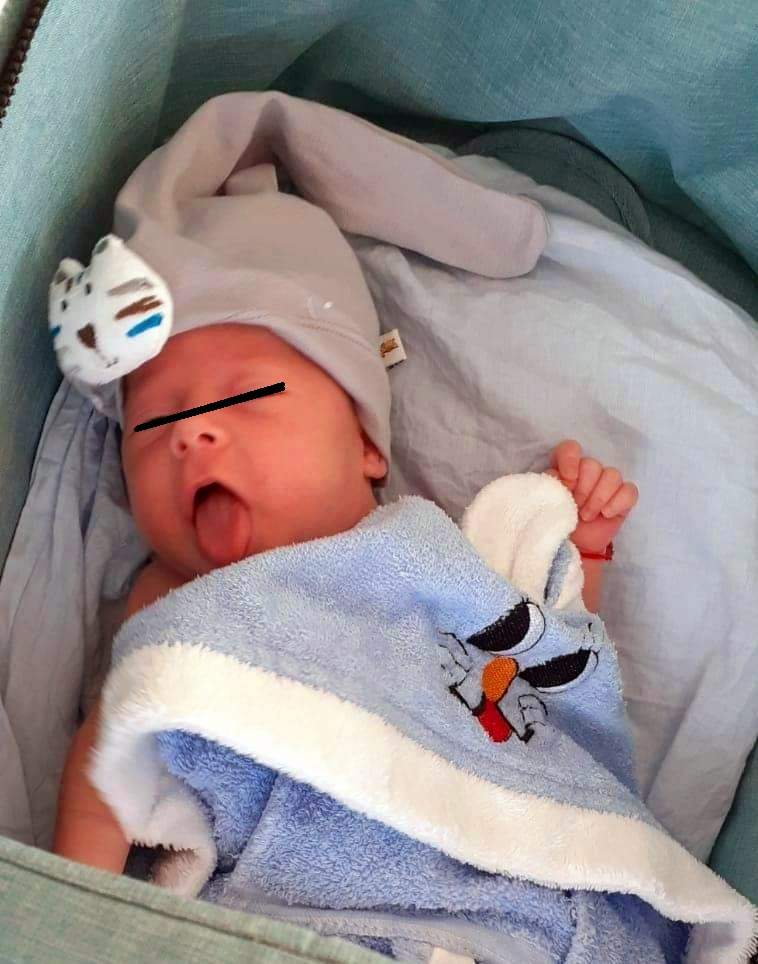 Raluca Macovei a născut, după ce a ţinut sarcina secretă! Primele poze cu bebeluşul. FOTO