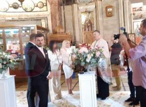 Elena Udrea a luat ochii invitaţilor la botezul fiicei sale. Cum a ales să se îmbrace. Informaţii de ultim moment de la biserică
