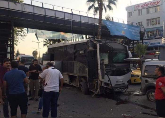 Atac cu bombă în Turcia. Un autobuz a fost distrus prin explozie