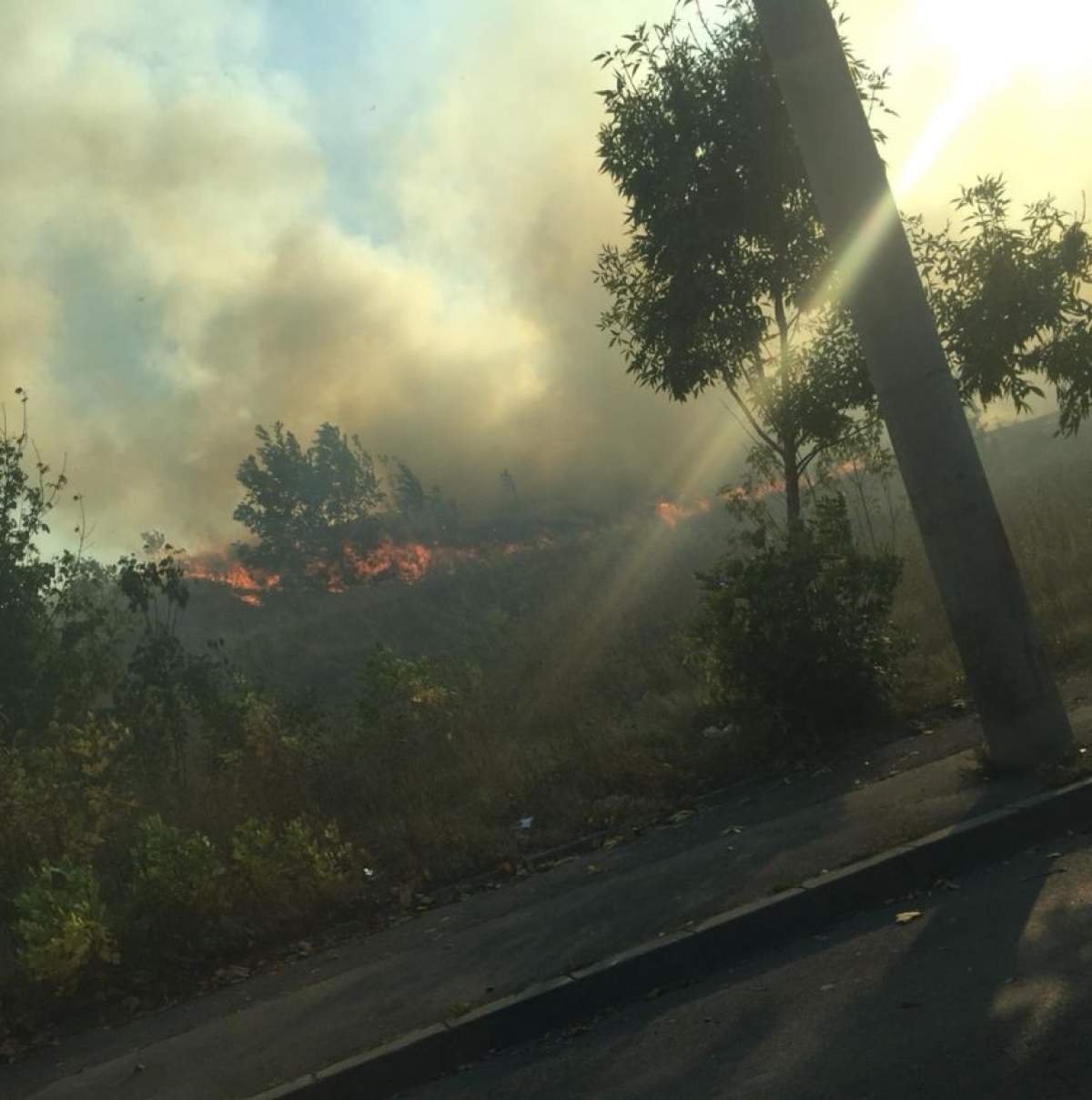 UPDATE. Incendiul care s-a produs în această după-amiază în Bucureşti a fost stins