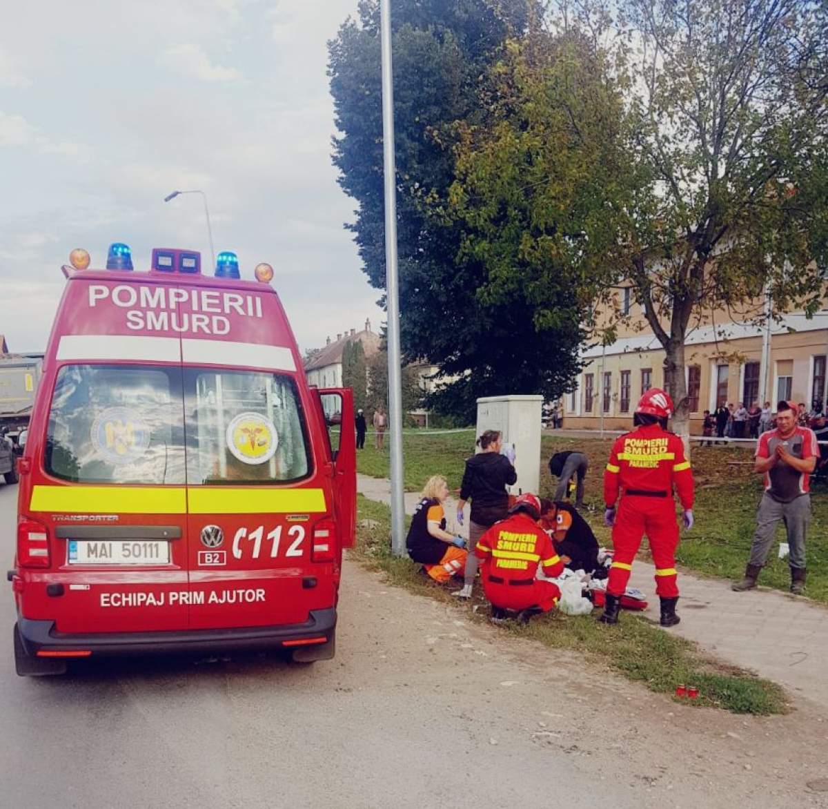 Tragedie fără margini, în Braşov. O fetiţă de opt ani a fost ucisă pe trotuar, iar alte două persoane sunt în stare gravă