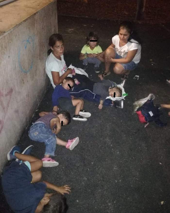 Imagini dramatice în Bucureşti! O femeie doarme lângă staţia de metrou, alături de cinci copilaşi! După câteva ore, o minune s-a întâmplat în viaţa lor