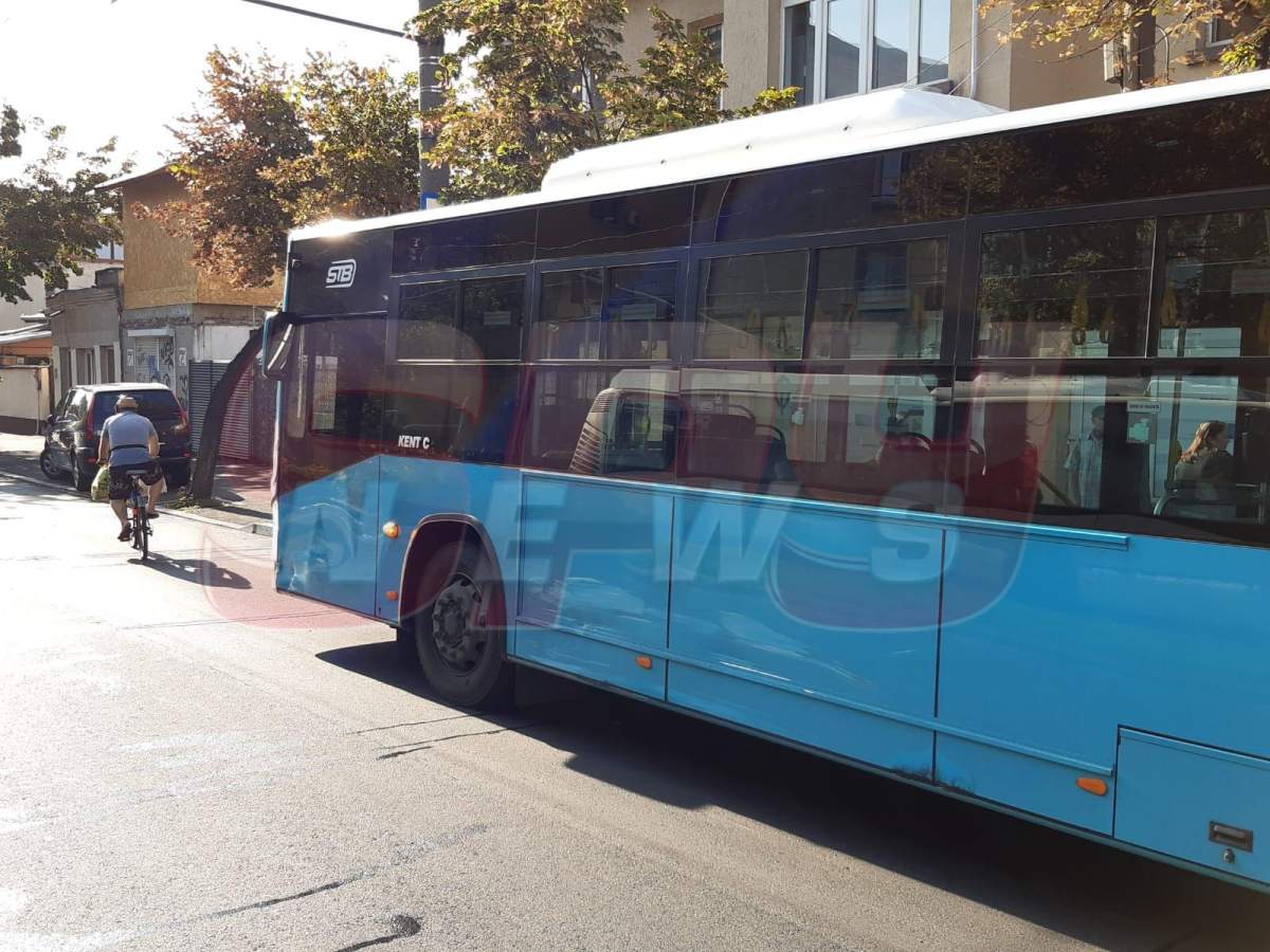 Accident serios în Capitală, între un autobuz STB şi un autoturism. VIDEO