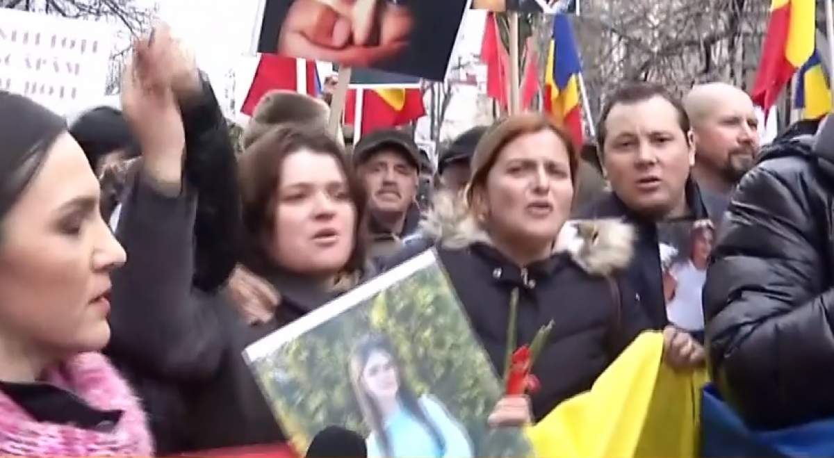 Zeci de oameni au mărșăluit în București, înainte de judecata lui Gheorghe Dincă. Ce s-a scandat