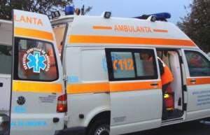 Accident grav în Capitală! O ambulanţă SMURD în care se aflau un copil şi mama lui s-a răsturnat
