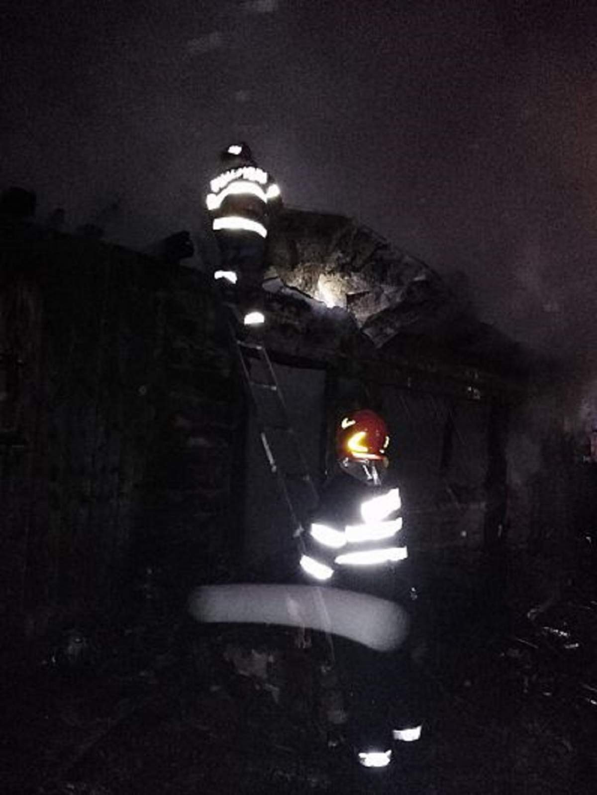 Tragedie în Vrancea! Un bărbat a ars de viu într-un incendiu devastator, izbucnit în propria locuinţă