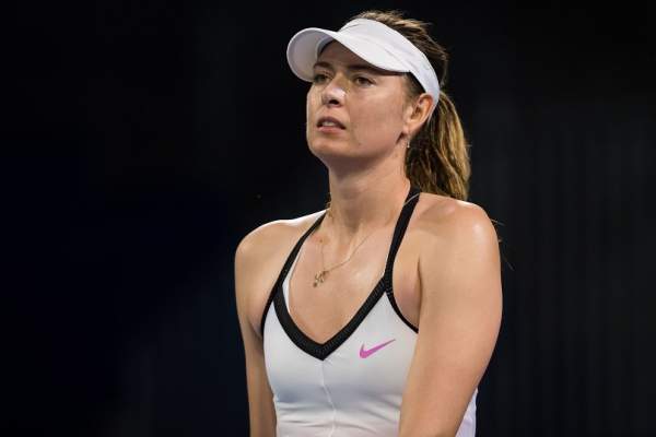 Alertă înainte de Australian Open! Maria Sharapova a abandonat un meci demonstrativ,  după ce a fost intoxicată cu fum!