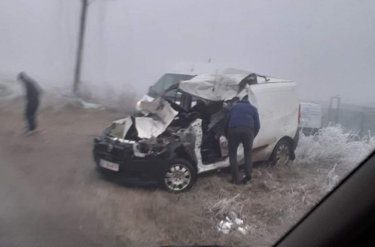 Accident rutier la ieșirea din Vaslui. Șoferul unei mașini, în vârstă de 18 ani, în stare gravă