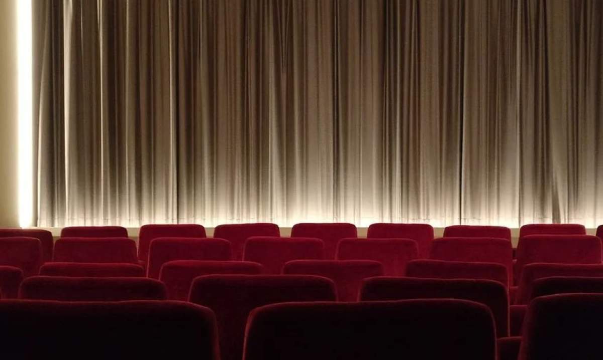 Un actor celebru din România, la un pas să-şi omoare soţia. A strâns-o de gât chiar în timpul slujbei de la biserică