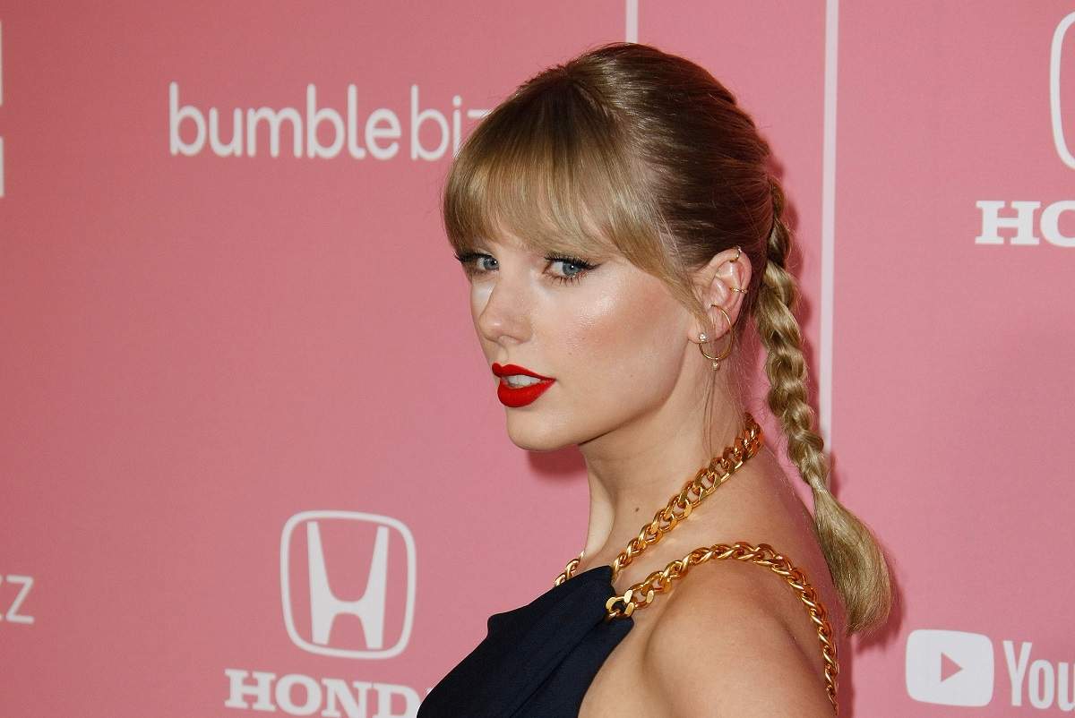 Taylor Swift a dezvăluit că mama ei a fost diagnosticată cu o tumoră pe creier