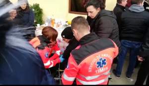 VIDEO / Durere fără margini. Mama copiilor arși de vii la Timișoara a leșinat la înmormântate