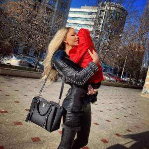 FOTO / Bianca Drăguşanu, fotografie emoţionantă alături de fiica sa. Imaginea a făcut senzaţie pe Internet