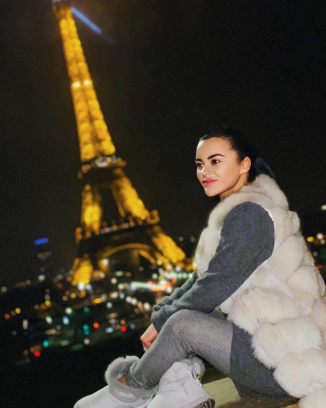 FOTO / Carmen de la Sălciua la poalele Turnului Eiffel! Cum s-a fotografiat artista