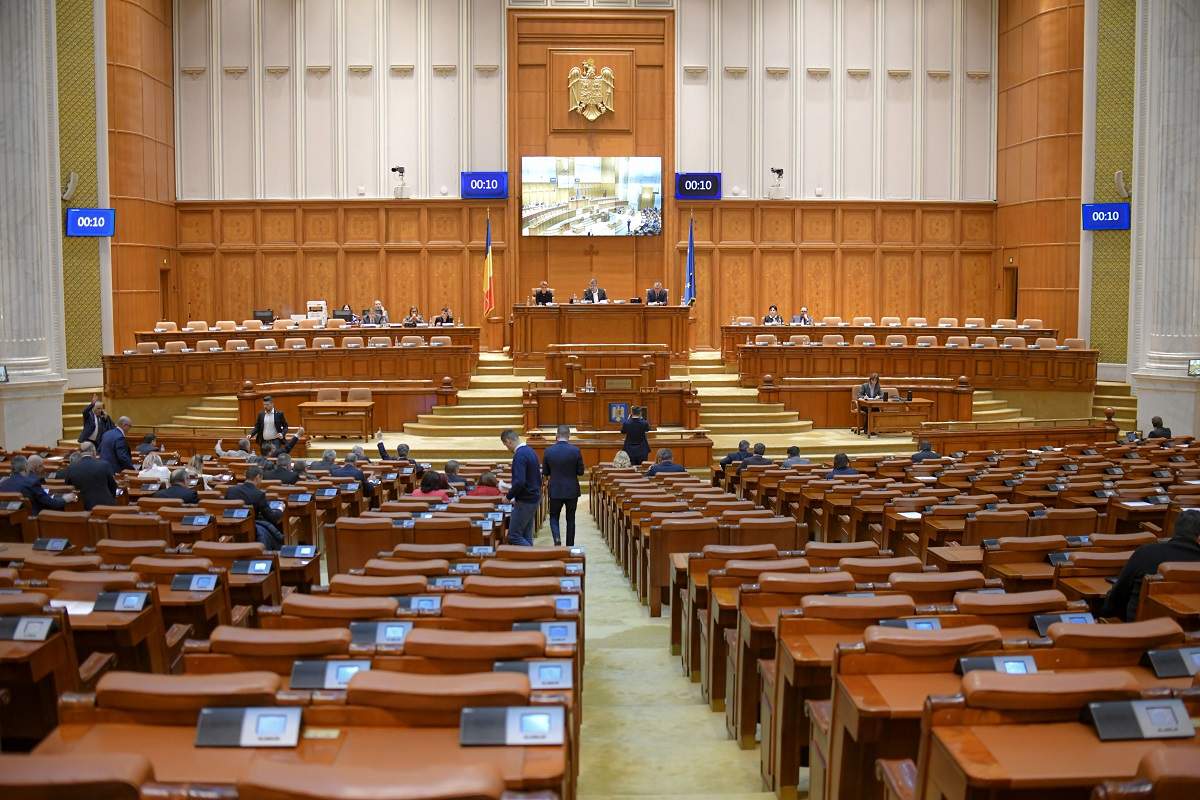 Este oficial! Parlamentarii au votat eliminarea pensiilor speciale