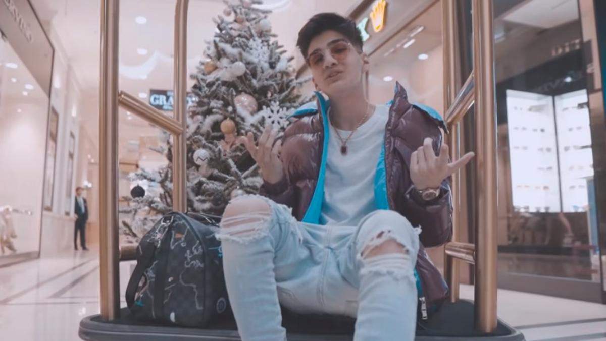 Câte clase are Abi Talent, tânărul care s-a luat la ceartă cu Alex Velea. Chiar el se laudă cu asta!