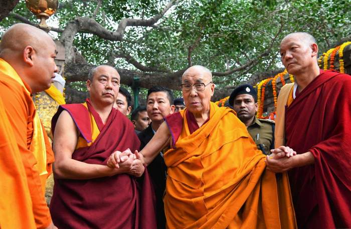 Dalai Lama, în lupta împotriva coronavirusului. Liderul spiritual şi-a sfătuit adepţii să incanteze o mantră
