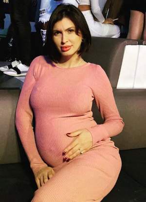 Mădălina Pamfile şi-a arătat burtica de gravidă pentru prima dată de când a anunţat că este însărcinată. Mai are puţin şi naşte