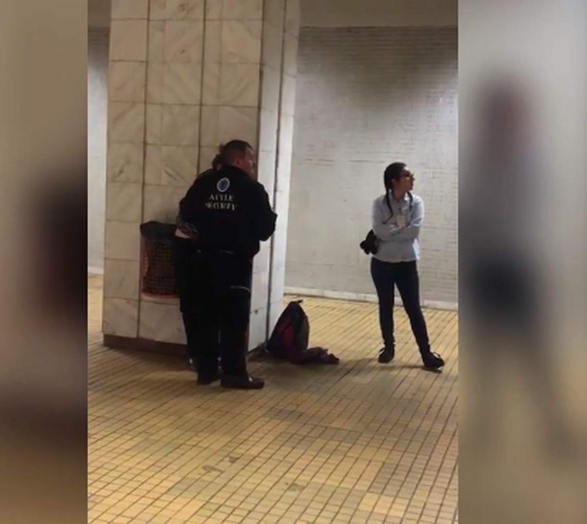 Incident şocant, luni la prânz, în Capitală. O tânără de 30 de ani a atacat călătorii la metrou / VIDEO