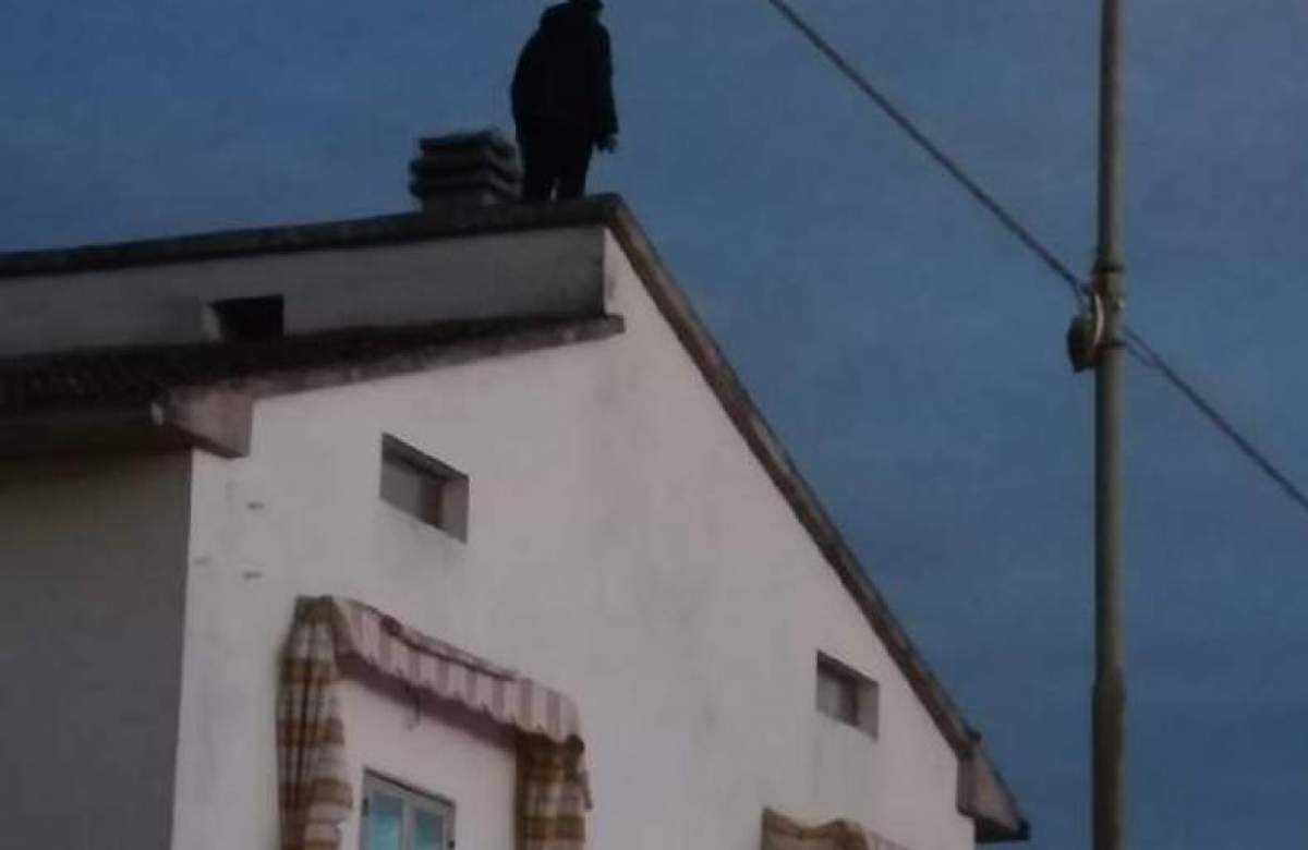 Disperat, un român s-a aruncat pe casa patronului italian și a amenințat că se sinucide. Ce s-a întâmplat