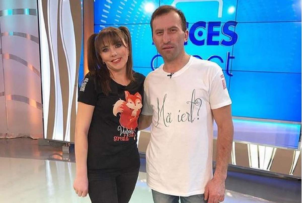 Veronica și Viorel la „Acces Direct”. Ea poartă un tricou negru, iar el unul alb.