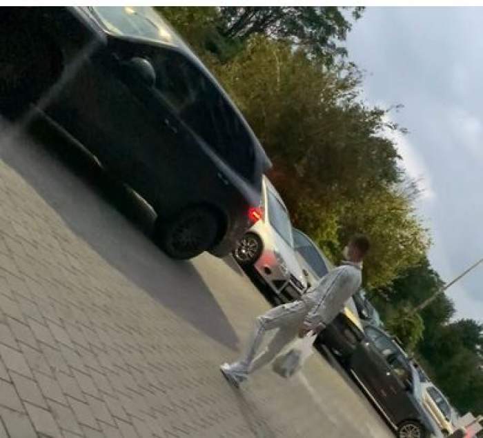 Paparazzii SpyNews.ro au fost pe urmele lui Florin Tănase, surprins în fața unui magazin, cu plasa în mână
