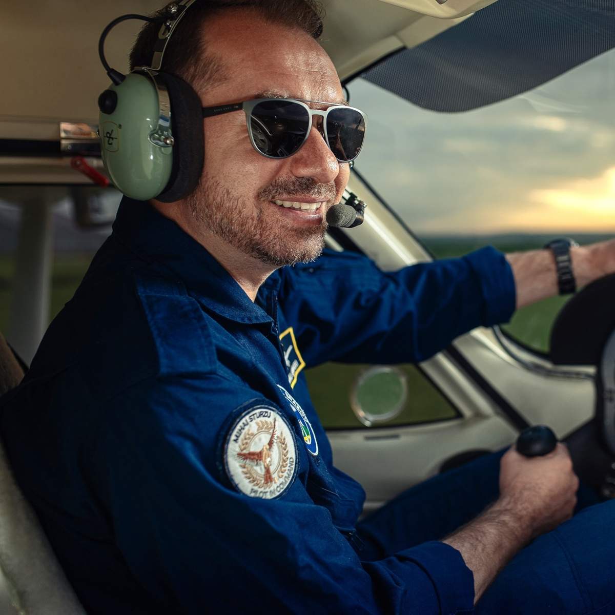 Ce povestește fostul membru Hi-Q, Mihai Sturzu, despre cariera sa de pilot „Sunt un om care a reușit să își transforme pasiunile în job"