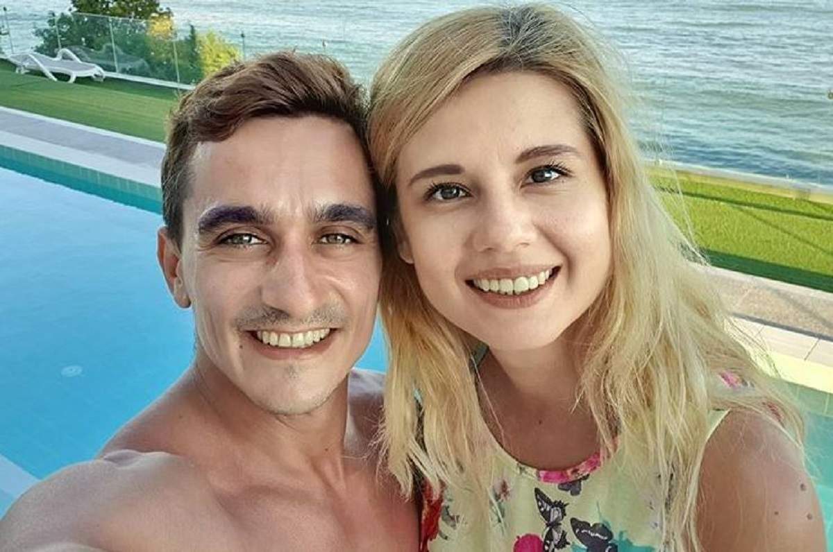 Marian Drăgulescu și iubita lui, Simona, se află la mare. Cei doi zâmbesc larg.