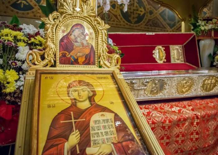 Racla cu moaștele Sfintei Cuvioase Parascheva va fi scoasă din Catedrală