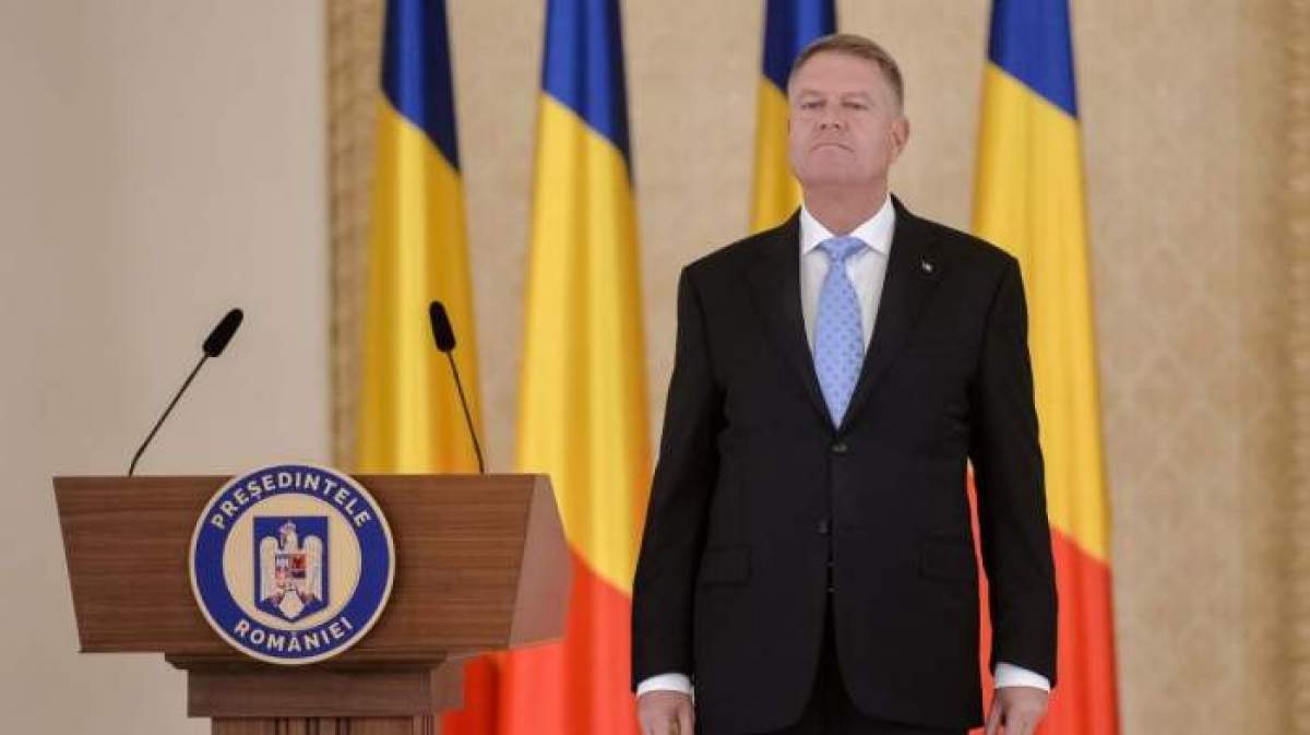 Klaus Iohannis în Parlament, la costum.