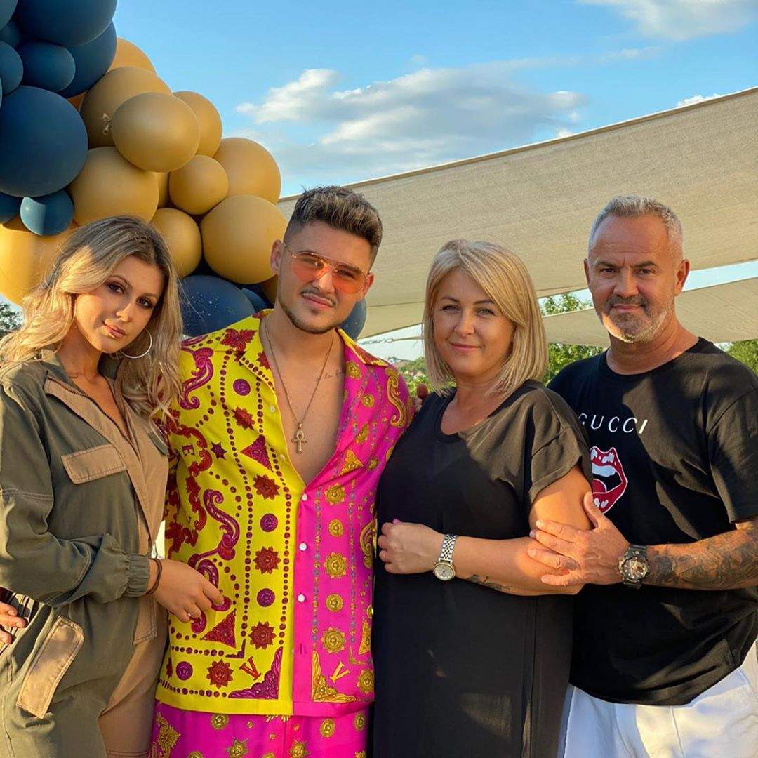 Mario Fresh alături de sora sa Raluca și părinții săi.